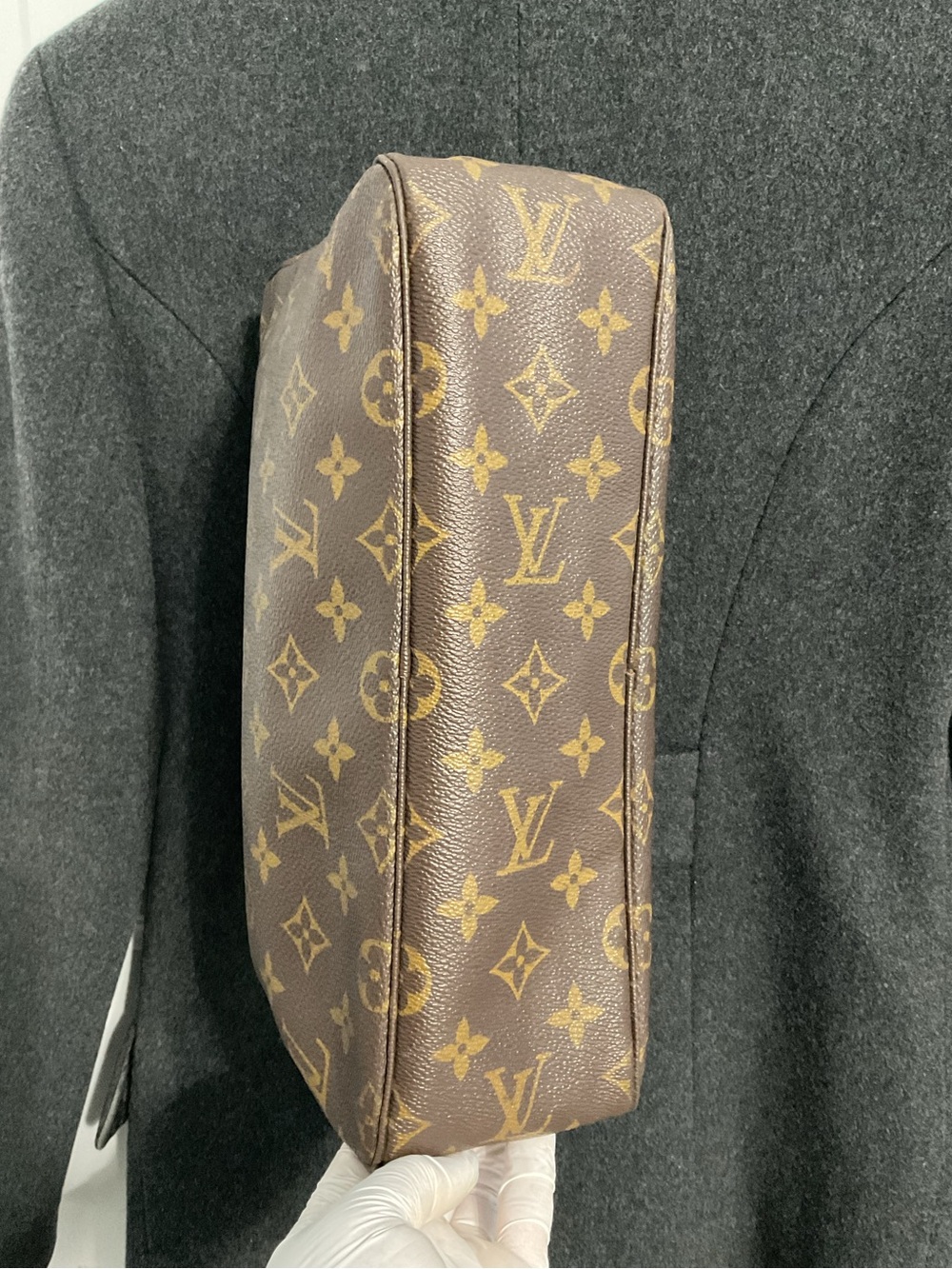 ✅LV TROUSSE 28 CLUTCH 862TH
AUTHENTIC LOUIS VUITTON - Picture 5 of 13